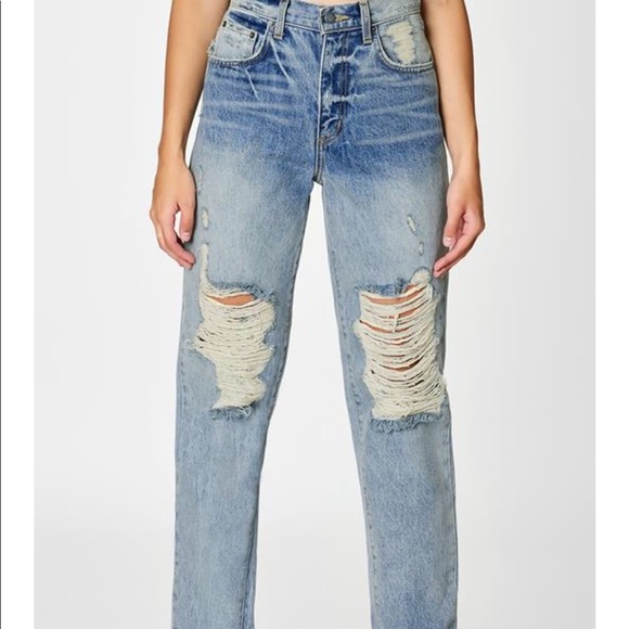 Cute high wasted blue denim jeans with rips